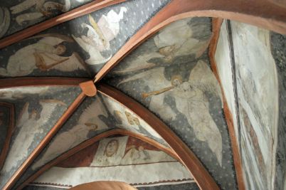 Musizierende Engel im Chor (14. Jh.) der protestantischen Pfarrkirche in Heuchelheim (Pfalz)